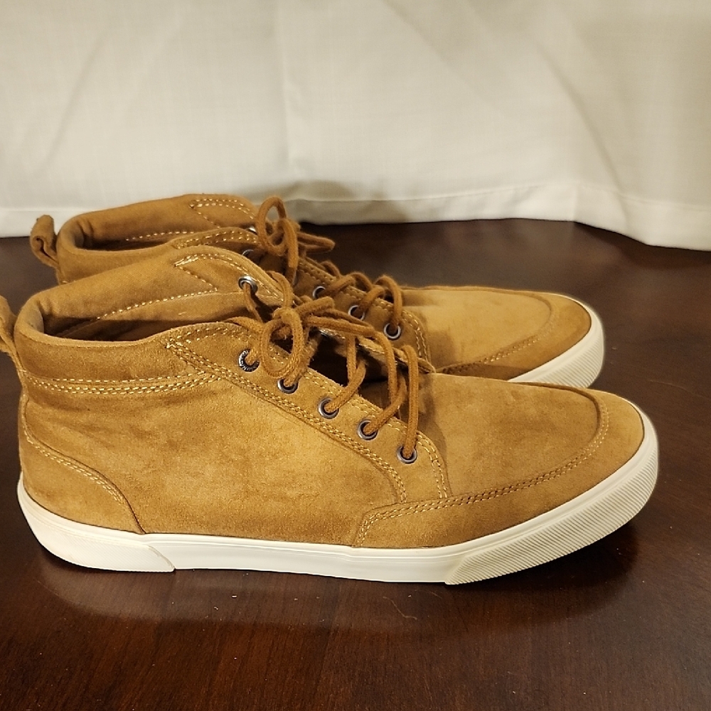 Old Navy Chukka Boots in Classic Tan Suede-Mens